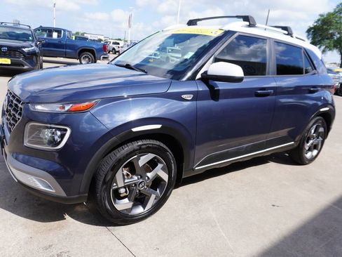 Used 2021 Hyundai Venue w/ Cargo Package image 3