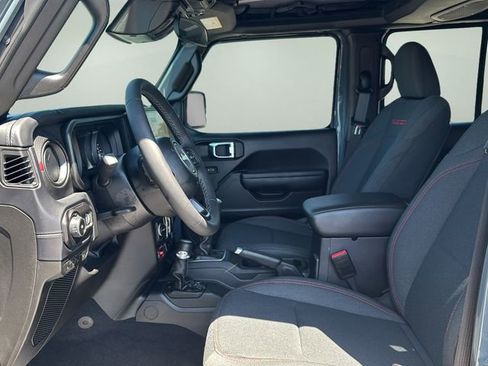 Used 2025 Jeep Wrangler Unlimited Rubicon AWD/4WD image 17