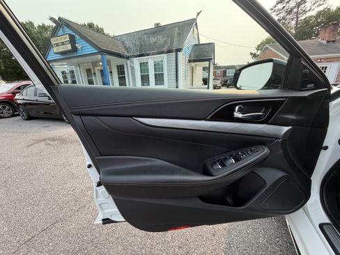 Used 2017 Nissan Maxima 3.5 SL FWD image 10