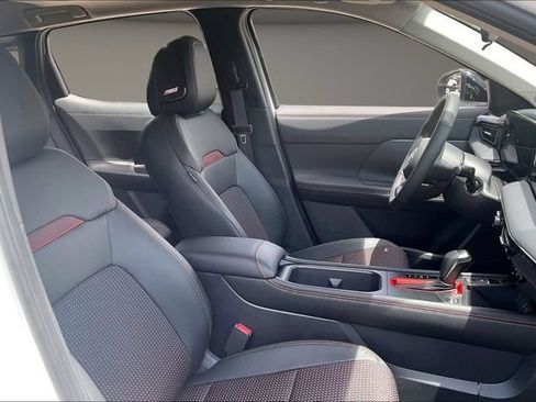 New 2026 Nissan Kicks SR w/ SR Premium Package FWD image 10