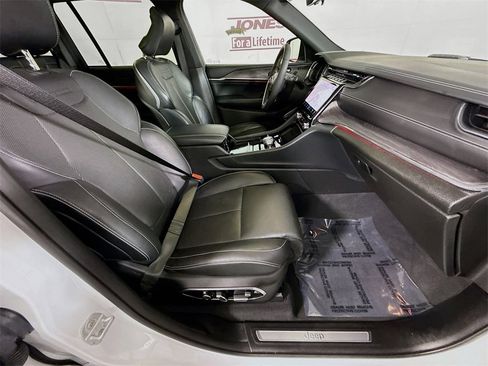 Used 2023 Jeep Grand Cherokee Overland w/ Luxury Tech Group IV image 32