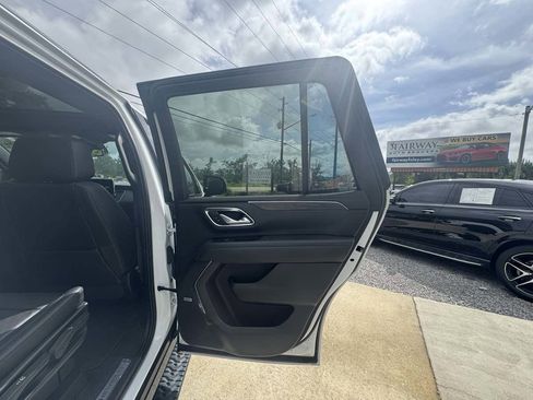 Used 2022 Chevrolet Tahoe Z71 w/ Luxury Package AWD/4WD image 36