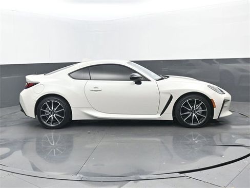 Used 2024 Toyota GR86 image 2