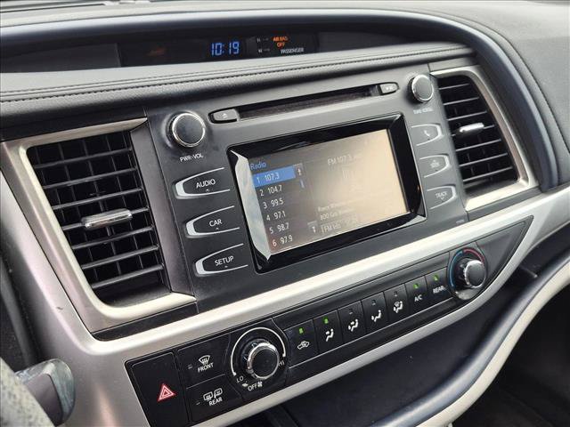 Used 2017 Toyota Highlander LE FWD image 12