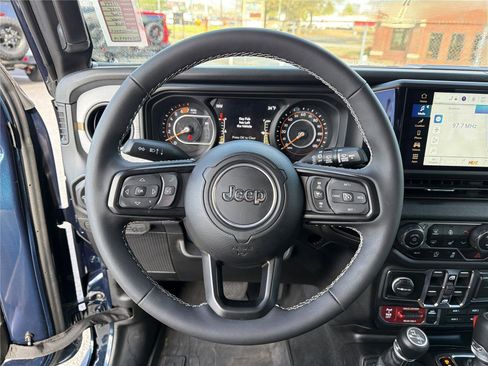 Used 2025 Jeep Wrangler Willys image 24