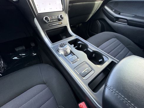 Used 2024 Ford Edge SE w/ Black Appearance Package image 18