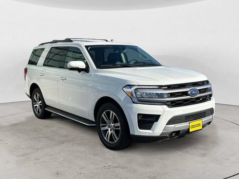 Used 2023 Ford Expedition XLT AWD/4WD image 3