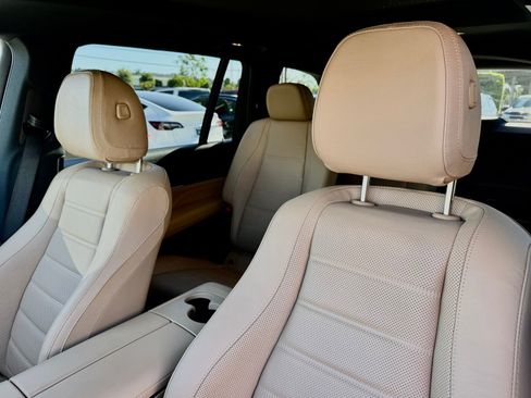 Used 2024 Mercedes-Benz GLS 450 4MATIC image 27