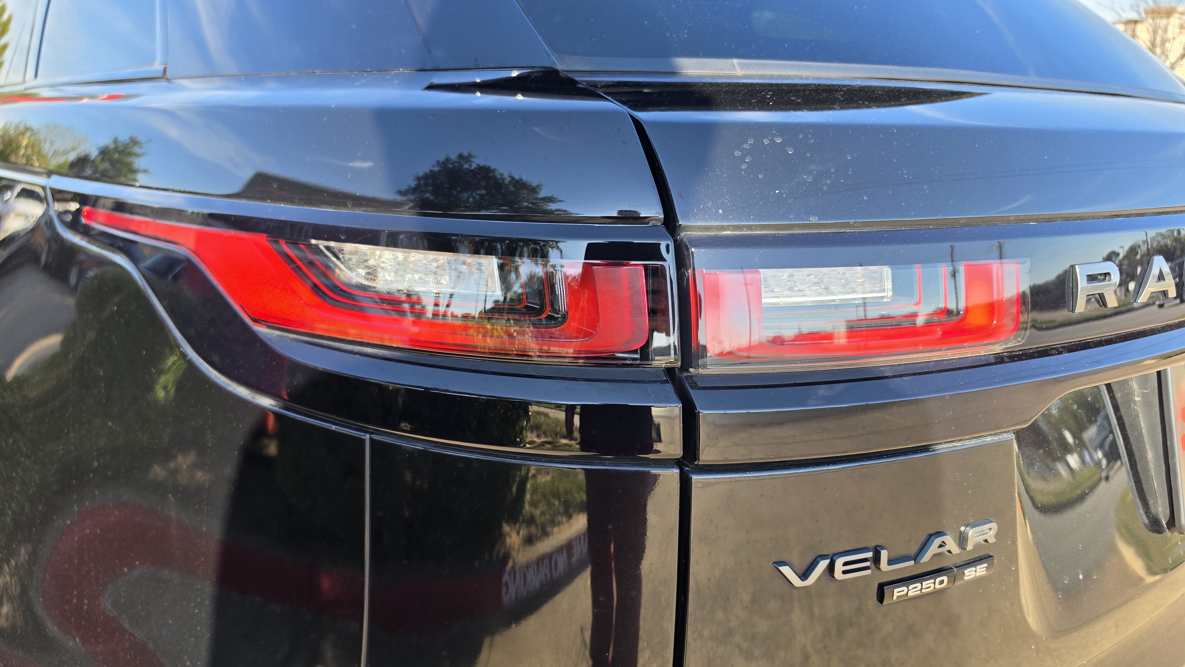 Used 2018 Land Rover Range Rover Velar R-Dynamic SE AWD/4WD image 10