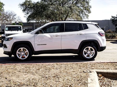 Used 2024 Jeep Compass Latitude w/ Altitude Special Edition image 8