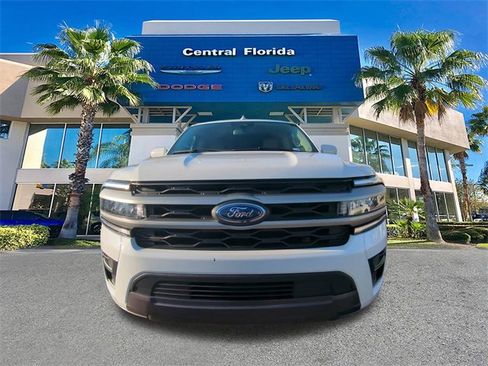 Used 2024 Ford Expedition Max XLT image 3