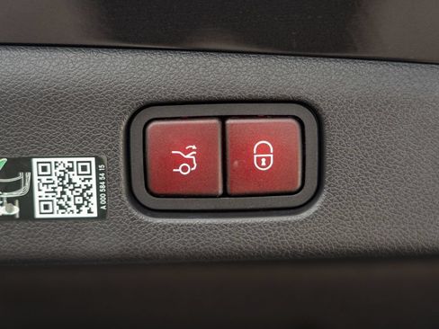 Used 2024 Mercedes-Benz E 450 4MATIC Sedan w/ Airmatic Package image 8