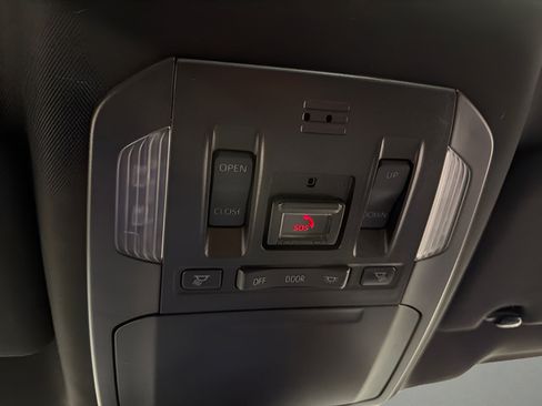 Used 2022 Toyota Highlander XSE FWD image 24