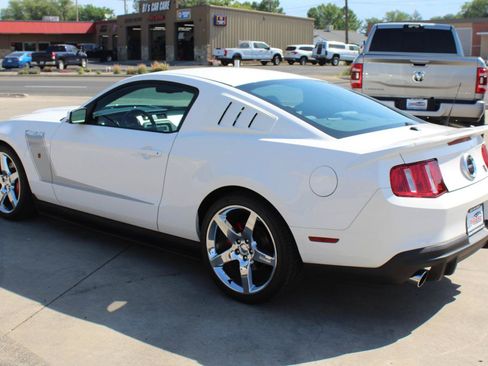 Used 2010 Ford Mustang GT RWD image 11
