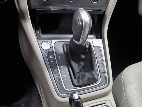 Used 2017 Volkswagen Golf Alltrack SE image 21