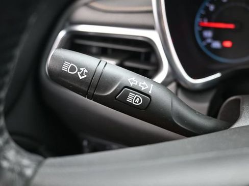 Used 2022 Chevrolet Equinox Premier FWD image 17