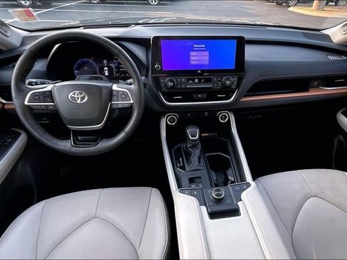 Used 2024 Toyota Grand Highlander Platinum image 15
