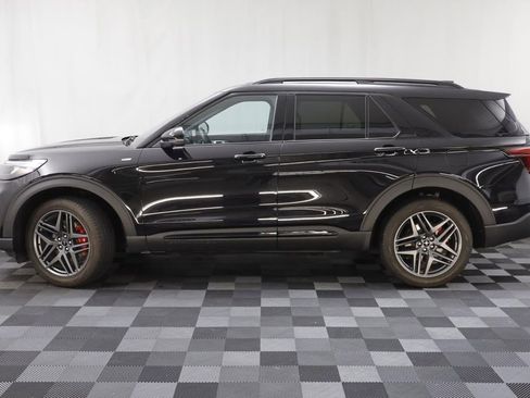 Used 2025 Ford Explorer ST-Line w/ ST-Line Street Pack AWD/4WD image 4