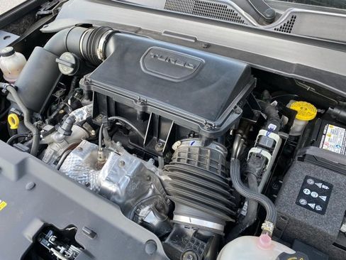 Used 2024 Jeep Compass Latitude image 11