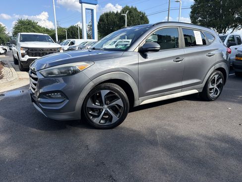 Used 2018 Hyundai Tucson Value w/ Cargo Package FWD image 5