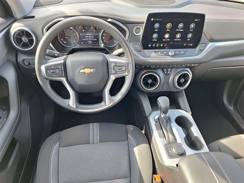 Used 2025 Chevrolet Blazer LT image 9