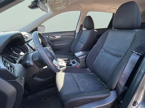 Used 2019 Nissan Rogue SV w/ Premium Package image 11