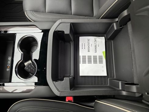 New 2026 GMC Yukon XL Elevation w/ LPO, Elevation Black Package image 33