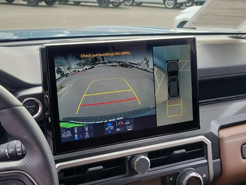 Used 2025 Toyota 4Runner Limited image 31