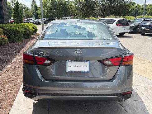 Used 2025 Nissan Altima 2.5 SV FWD image 6