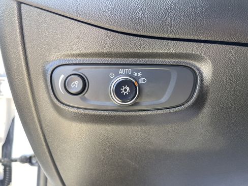 Used 2023 Chevrolet Equinox LT image 18