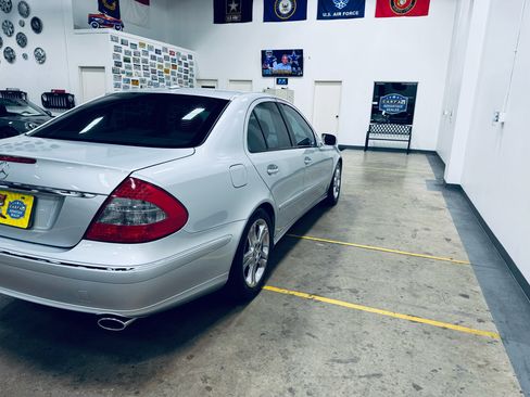 Used 2008 Mercedes-Benz E 350 Sedan image 23