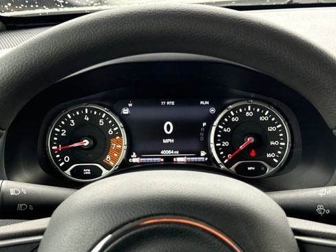 Used 2023 Jeep Renegade Latitude AWD/4WD image 15