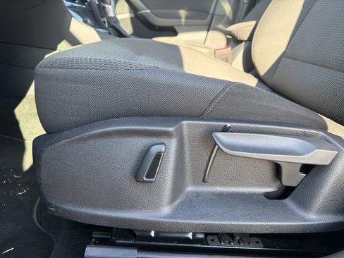 Used 2019 Volkswagen e-Golf SE w/ Driver Assistance Package image 25