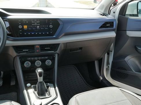 Certified 2023 Volkswagen Taos SE w/ Panoramic Sunroof Package AWD/4WD image 23