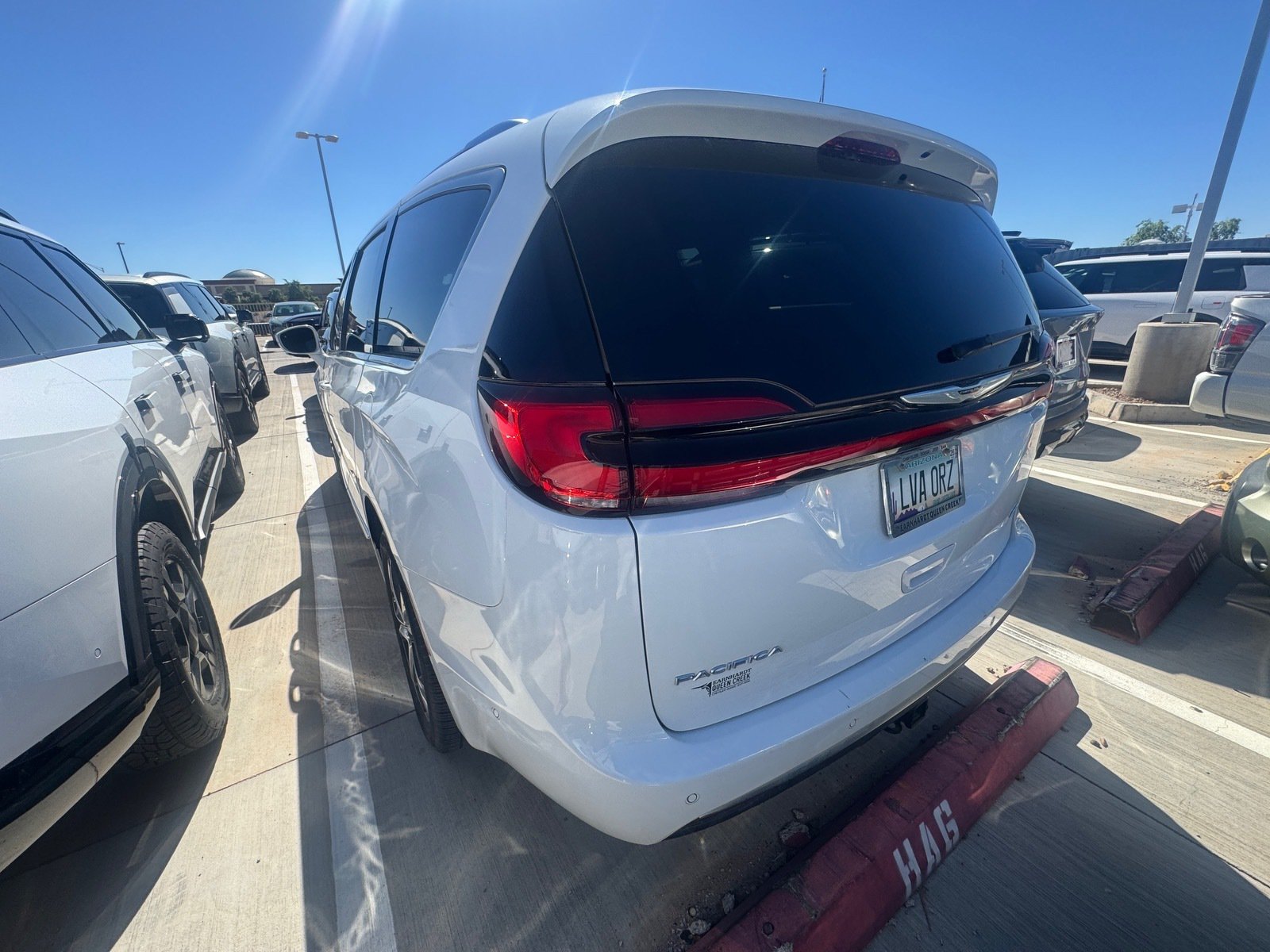 Used 2024 Chrysler Pacifica Pinnacle w/ Trailer Tow Group AWD/4WD image 3