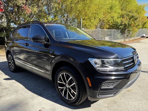 Used 2021 Volkswagen Tiguan SE w/ Panoramic Sunroof Package image 7