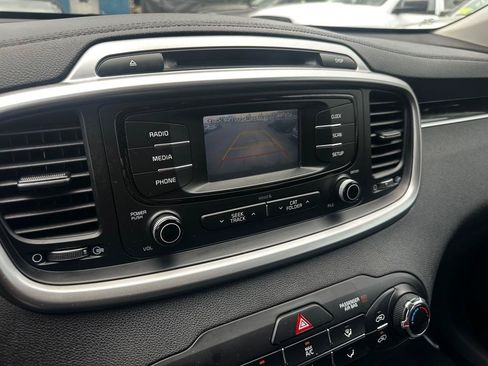 Used 2017 Kia Sorento FWD image 15