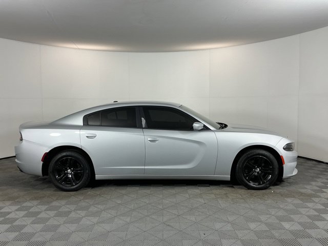 Used 2019 Dodge Charger SXT RWD image 4