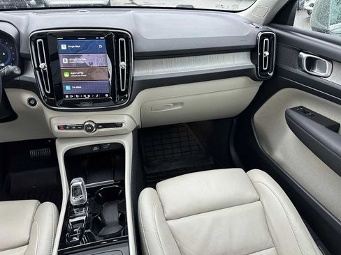 Certified 2023 Volvo XC40 B5 Plus w/ Protection Package Premier image 18