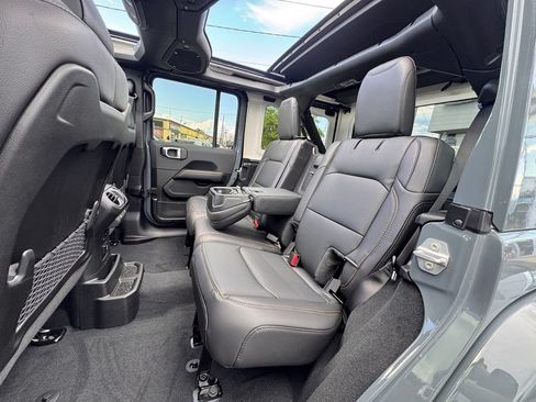 New 2026 Jeep Wrangler Unlimited Sahara AWD/4WD image 15