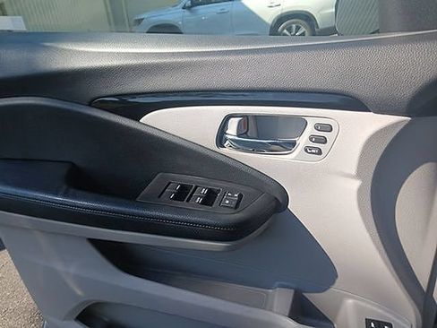 Used 2019 Honda Pilot Touring image 13