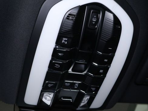 Used 2019 Porsche Macan image 30