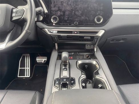 Used 2024 Lexus RX 500h F Sport image 10