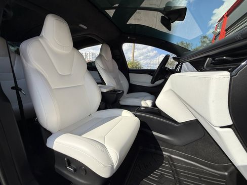 Used 2019 Tesla Model X 100D image 17