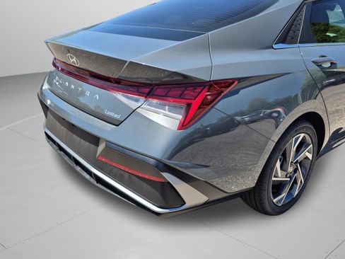 New 2026 Hyundai Elantra Limited FWD image 34