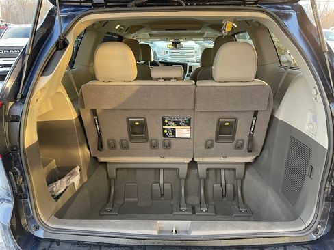 Used 2020 Toyota Sienna XLE Premium image 16