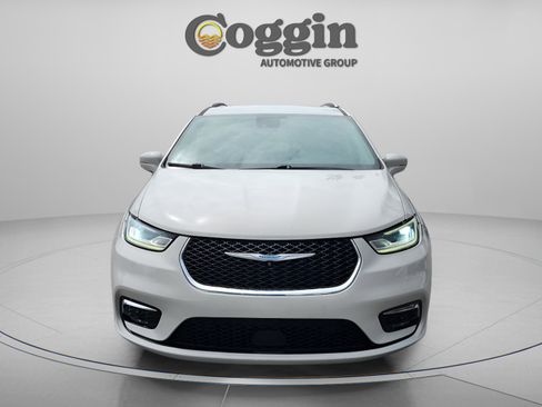 Used 2021 Chrysler Pacifica Touring-L image 9