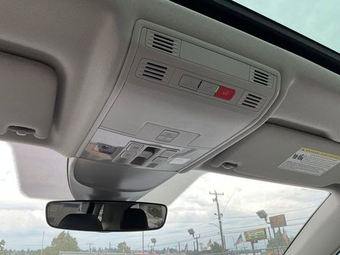 New 2025 Volkswagen Taos SEL image 15