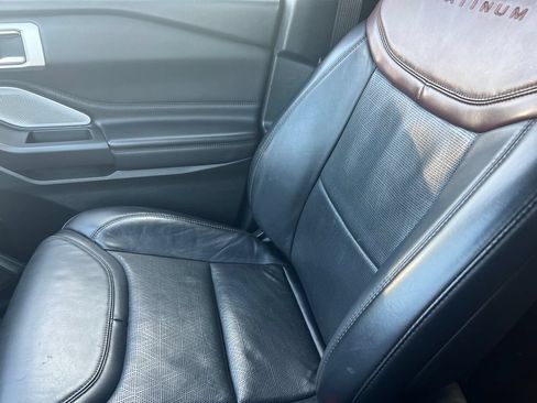 Used 2020 Ford Explorer Platinum w/ Premium Technology Package AWD/4WD image 40