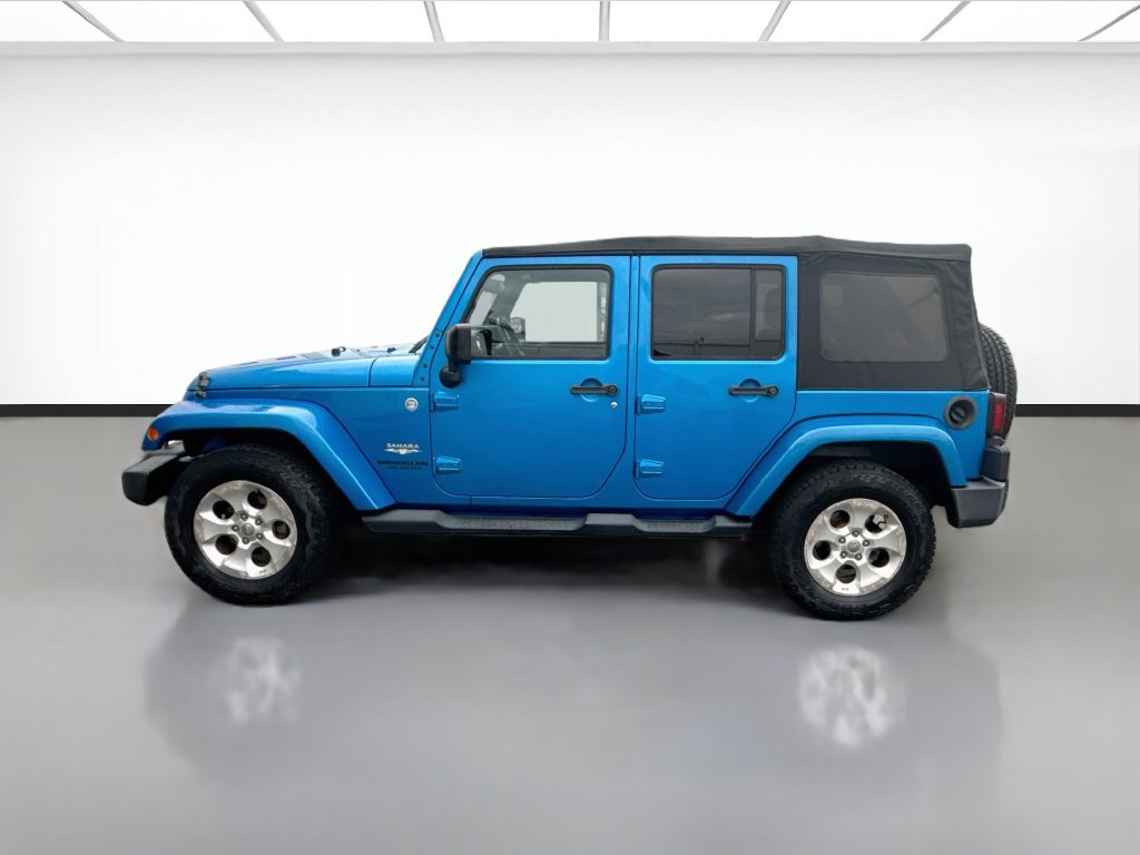 Used 2015 Jeep Wrangler Unlimited Sahara w/ Connectivity Group AWD/4WD image 8